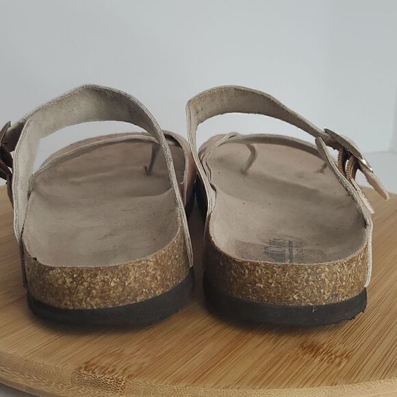 CLIFFS by White Mountain Calis Women's Size 7.5 Rose Gold Slip On Buckle Sandals - Picture 6 of 10